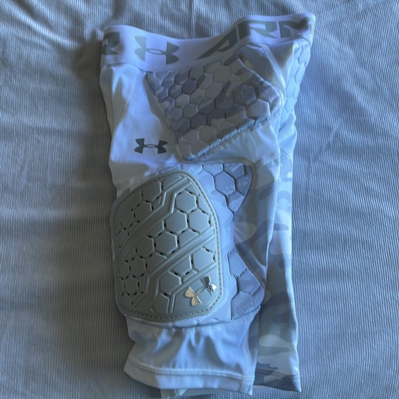 Under armour football five pad girdle. New, never used. - Picture 4 of 4